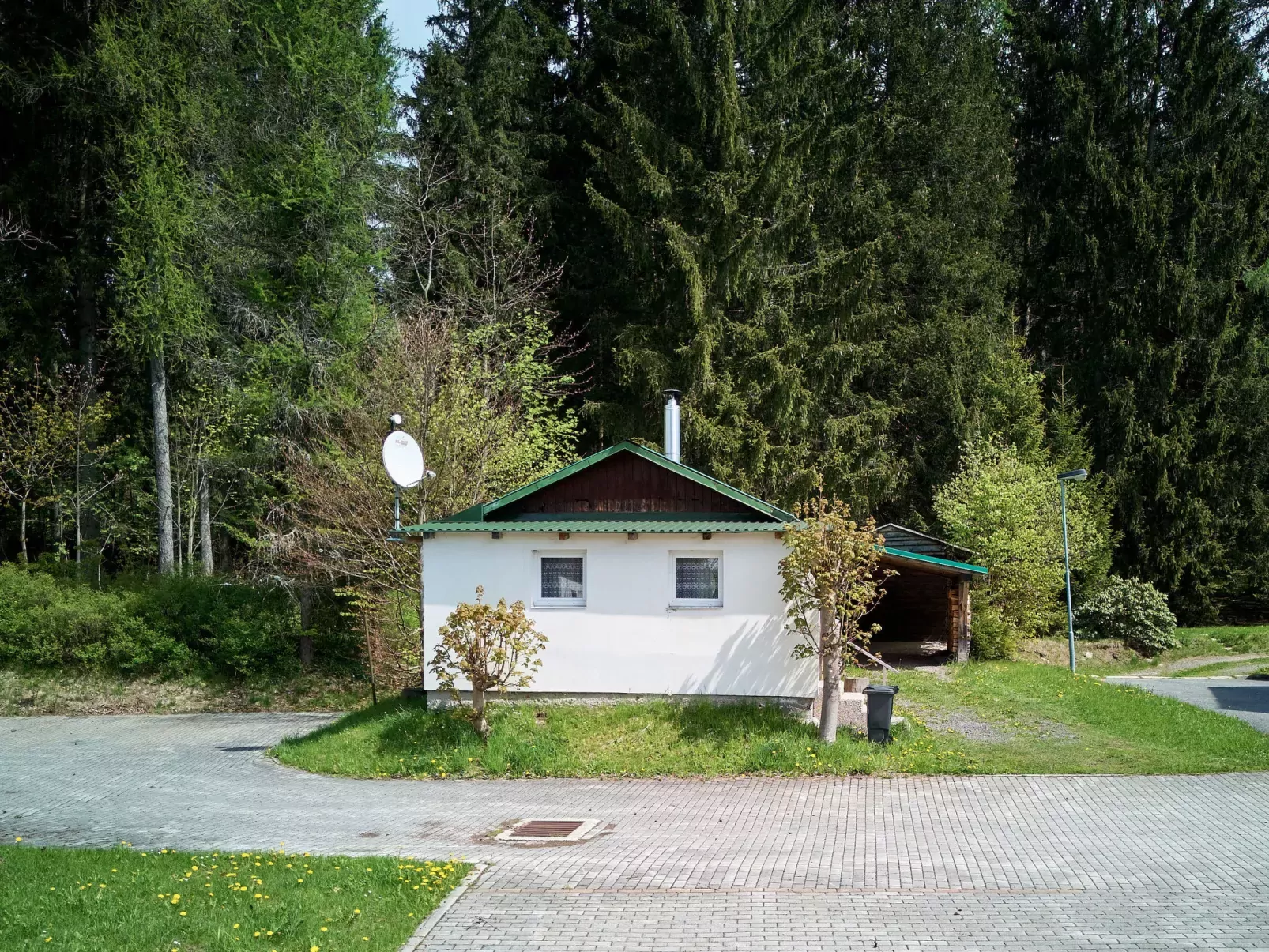 Chaloupka U lesa-Buiten