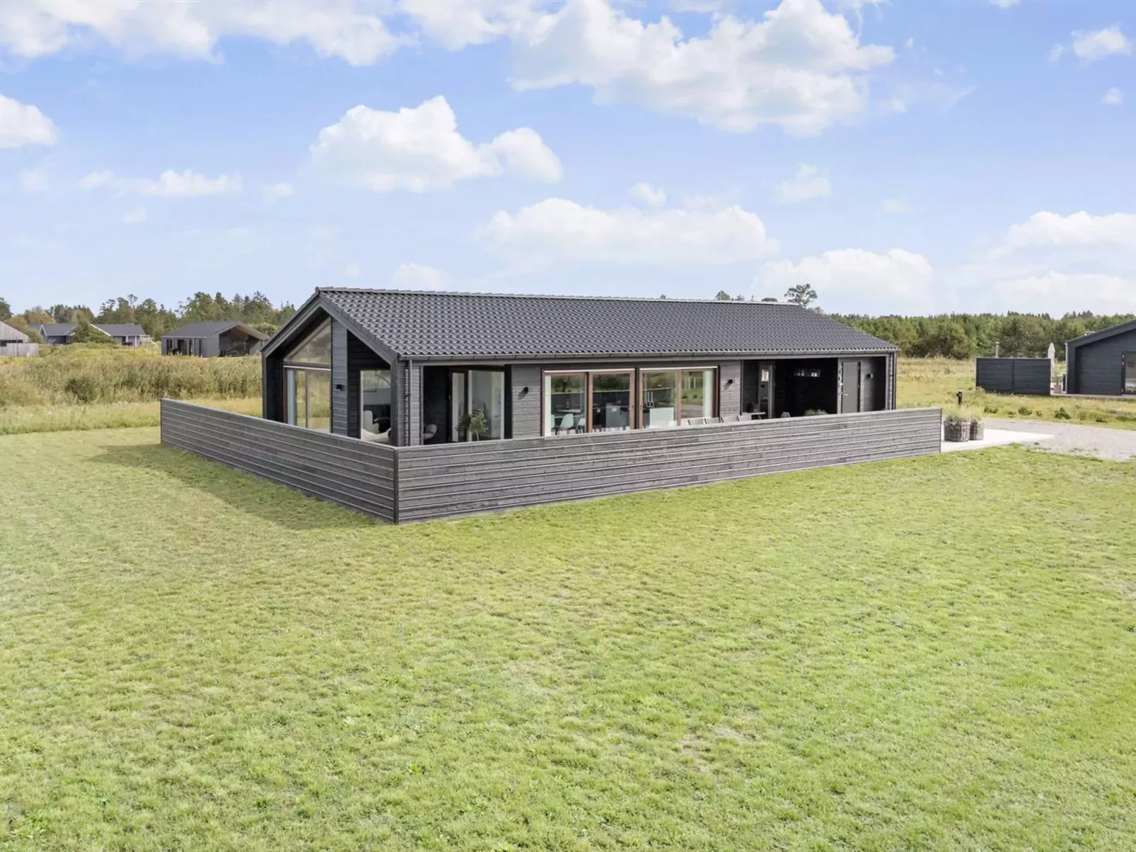 "Frithbjorn" - 900m from the sea-Buiten