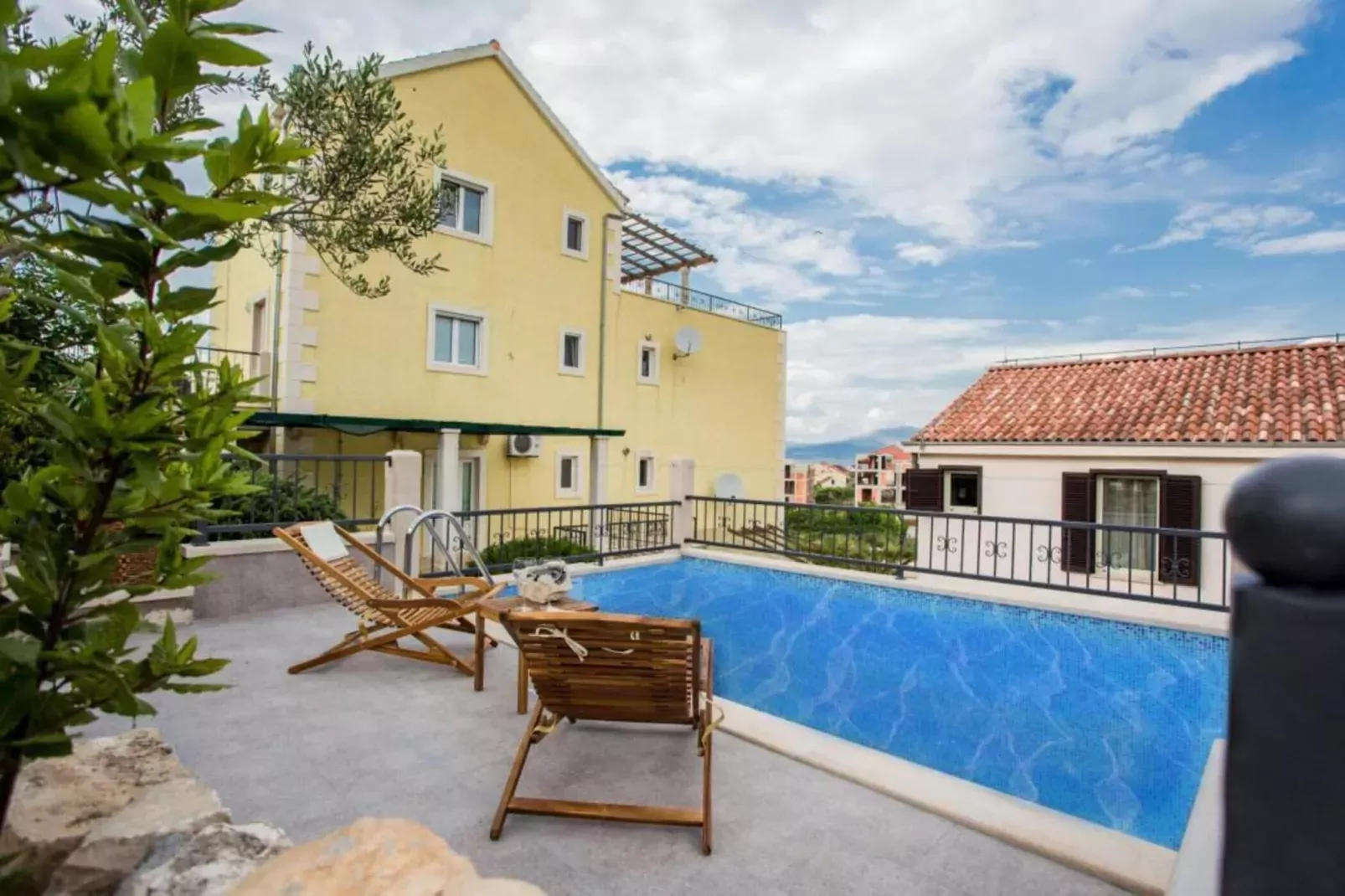 poolofhouse
