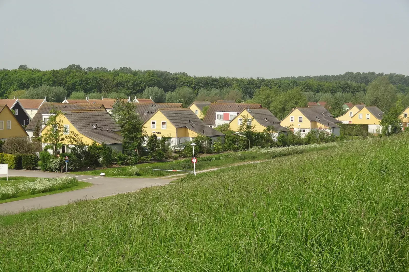 Villapark De Oesterbaai 74-Buitenkant zomer