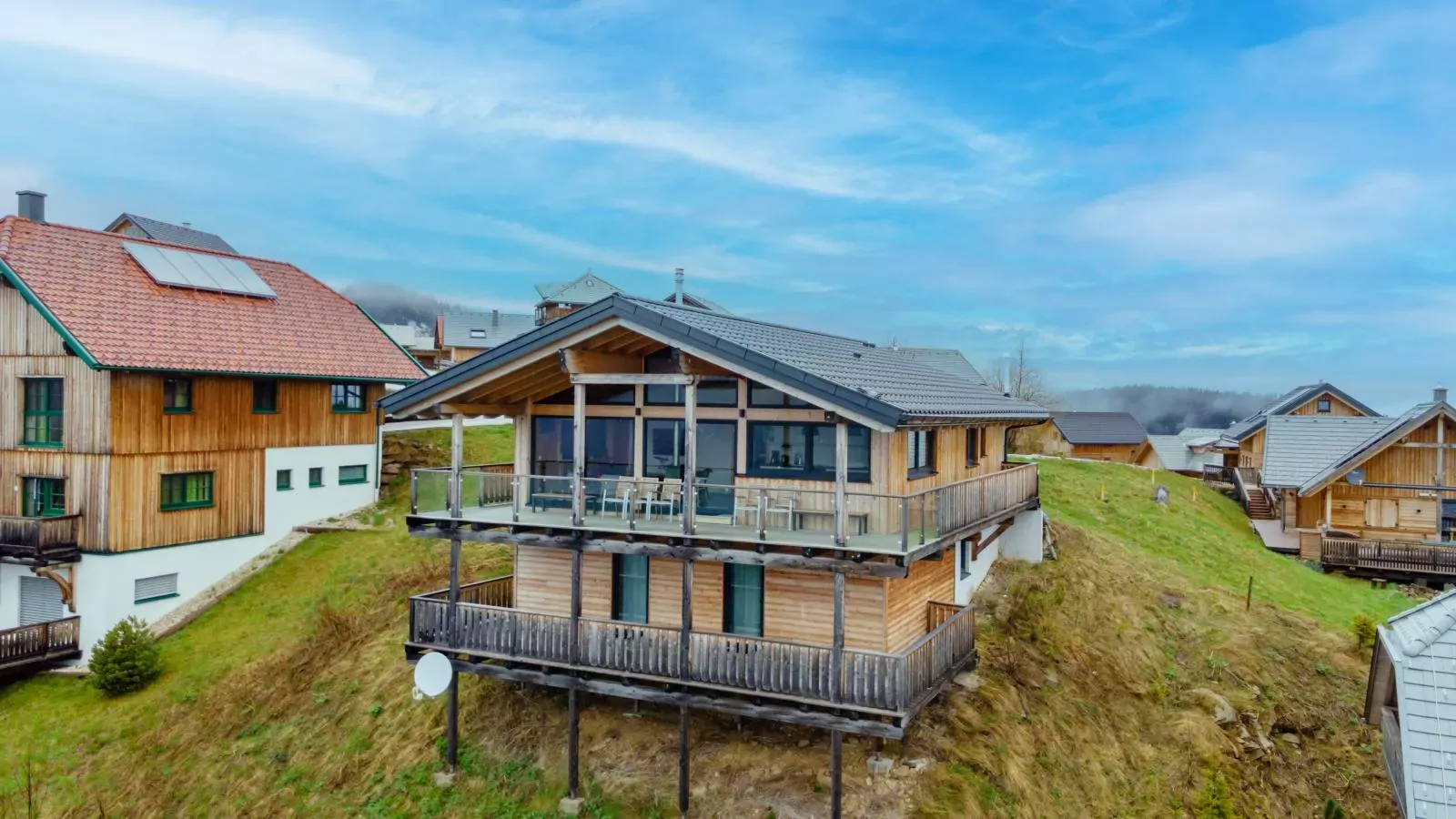 Alpina Lodge-Buitenkant zomer