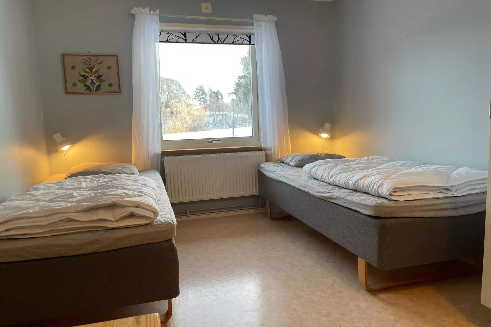 Fyrbäddsrum med WC och delad dusch-Binnen