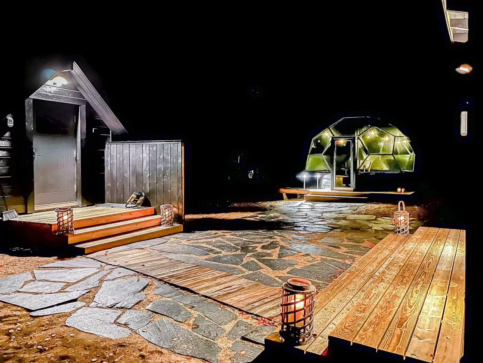 Samruam b aurora cabin