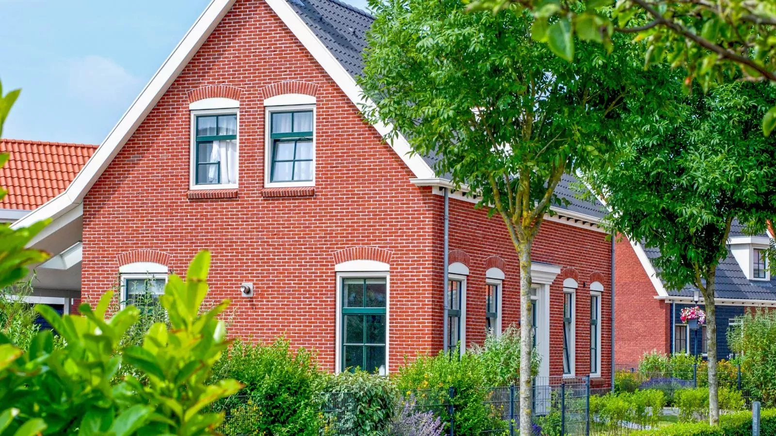 Huis nummer 37-Buitenkant zomer