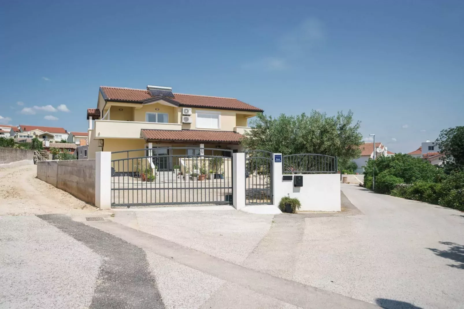 Garden Boutique Apartments - Silver