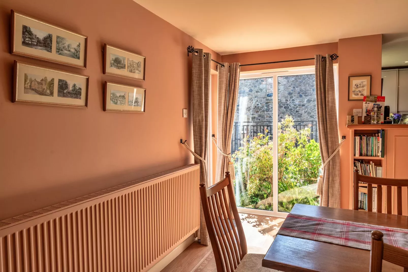 Cherry Tree Cottage-Eetkamer