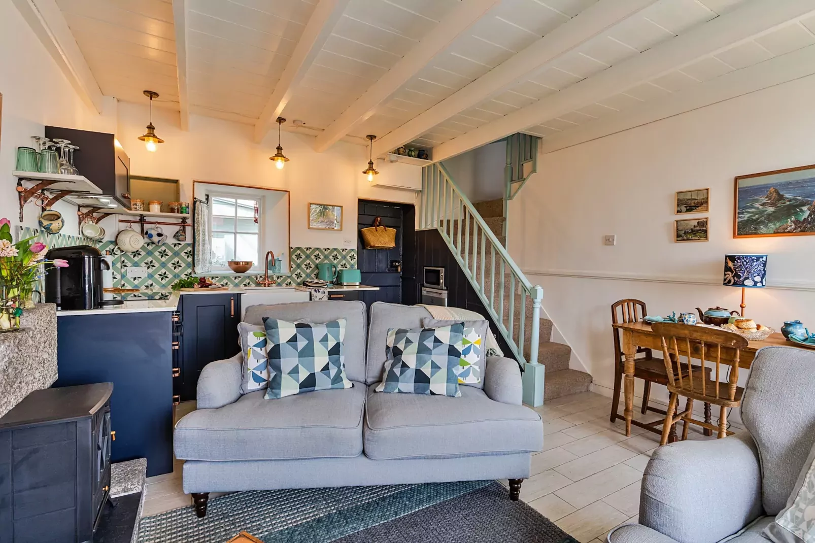 Cosy Mousehole Cottage with Sea Views
