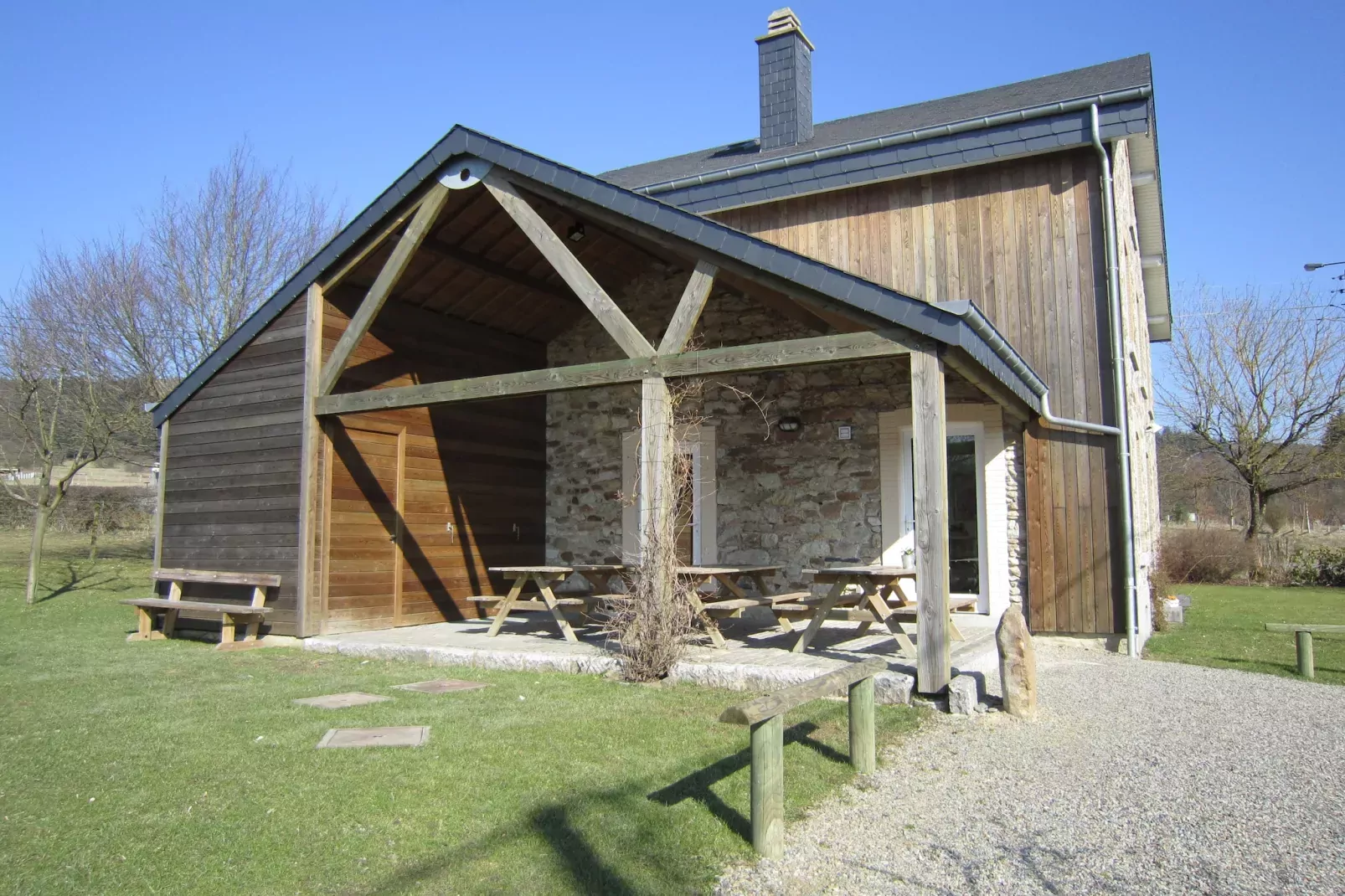 A la lisière de la forêt-Image-tags.