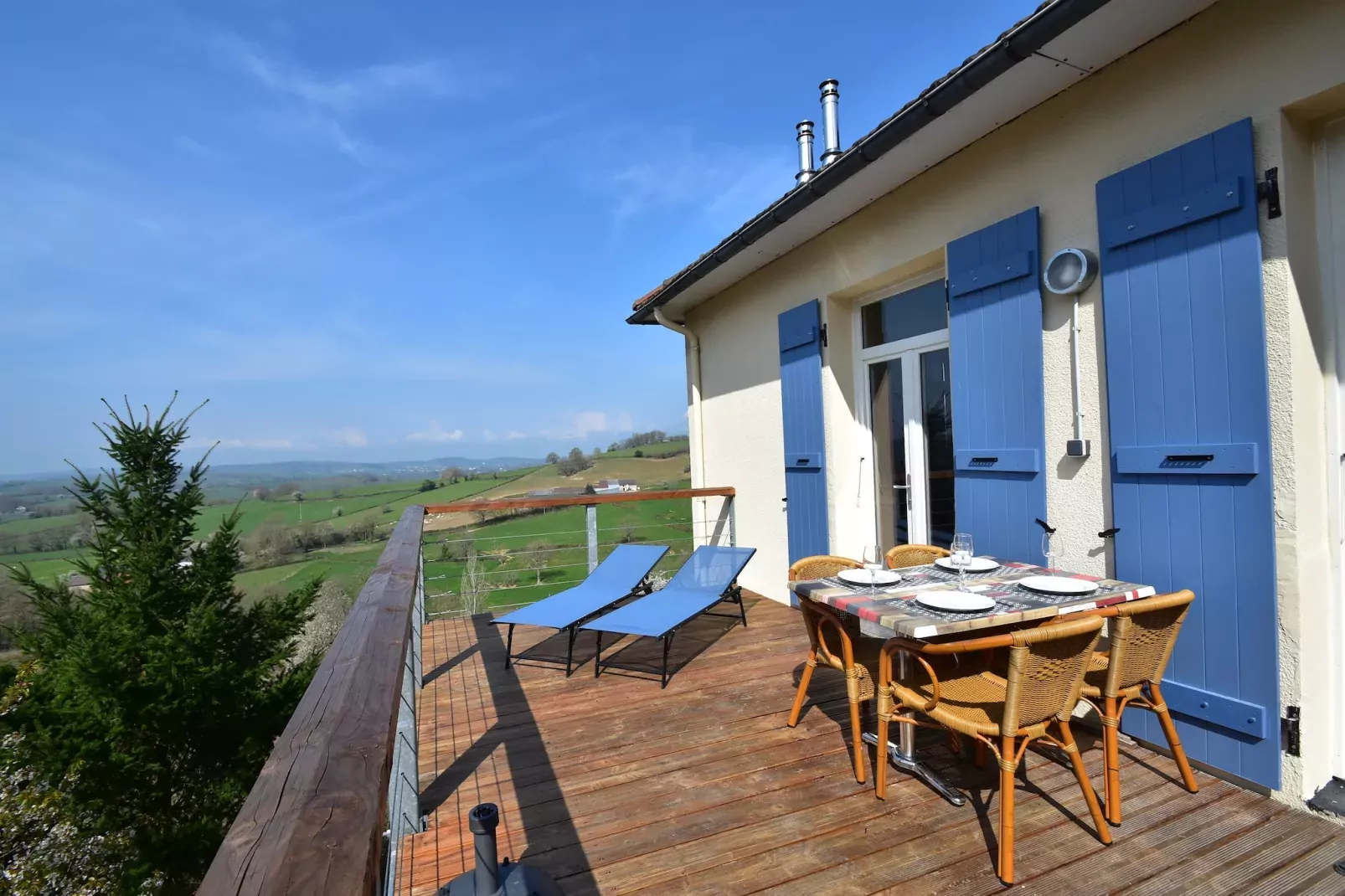 Apt  Piscine 4 pers - Levien-Buitenkant zomer