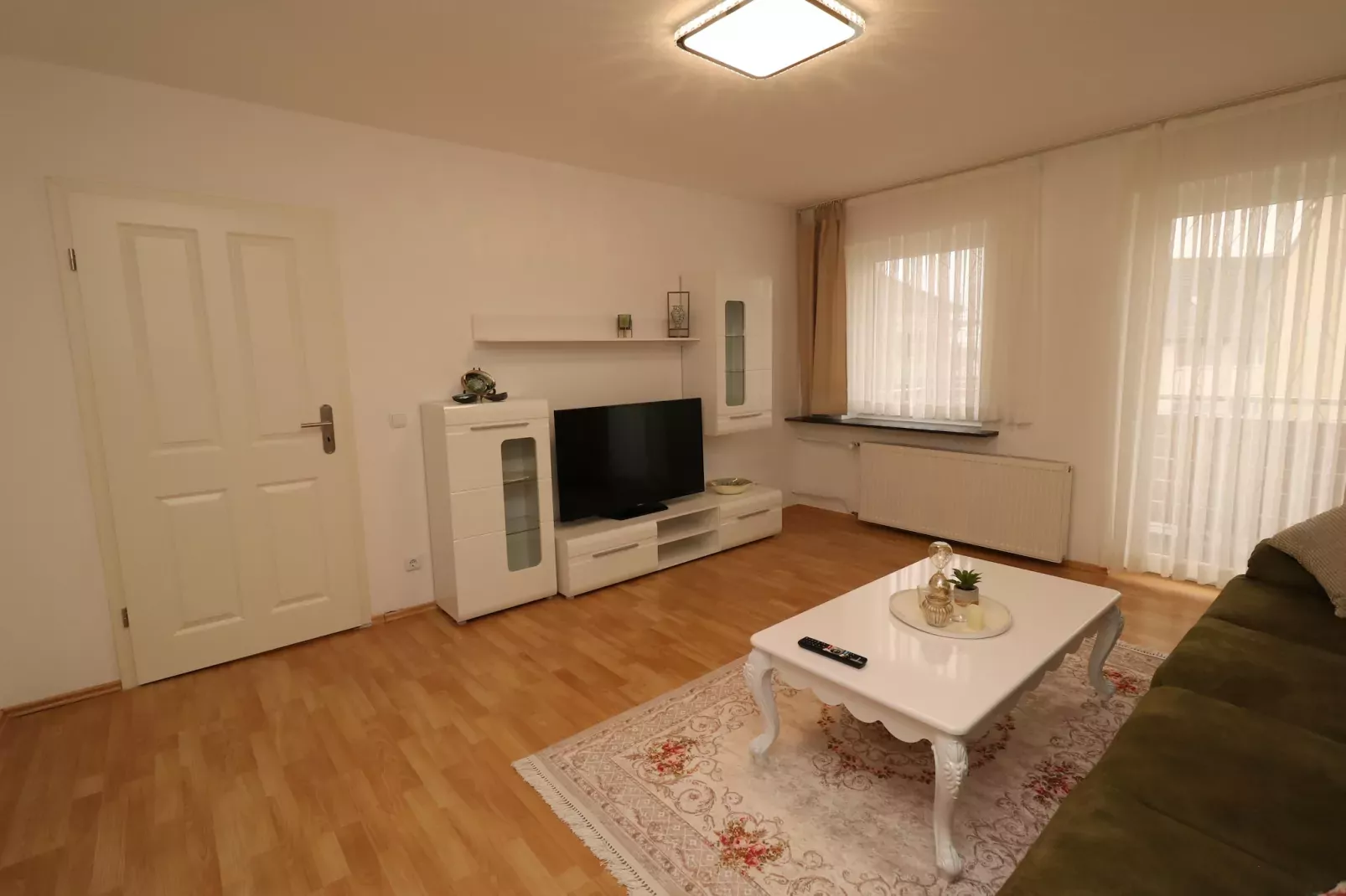 Zentrales Apartment in Messenähe-Image-tags.