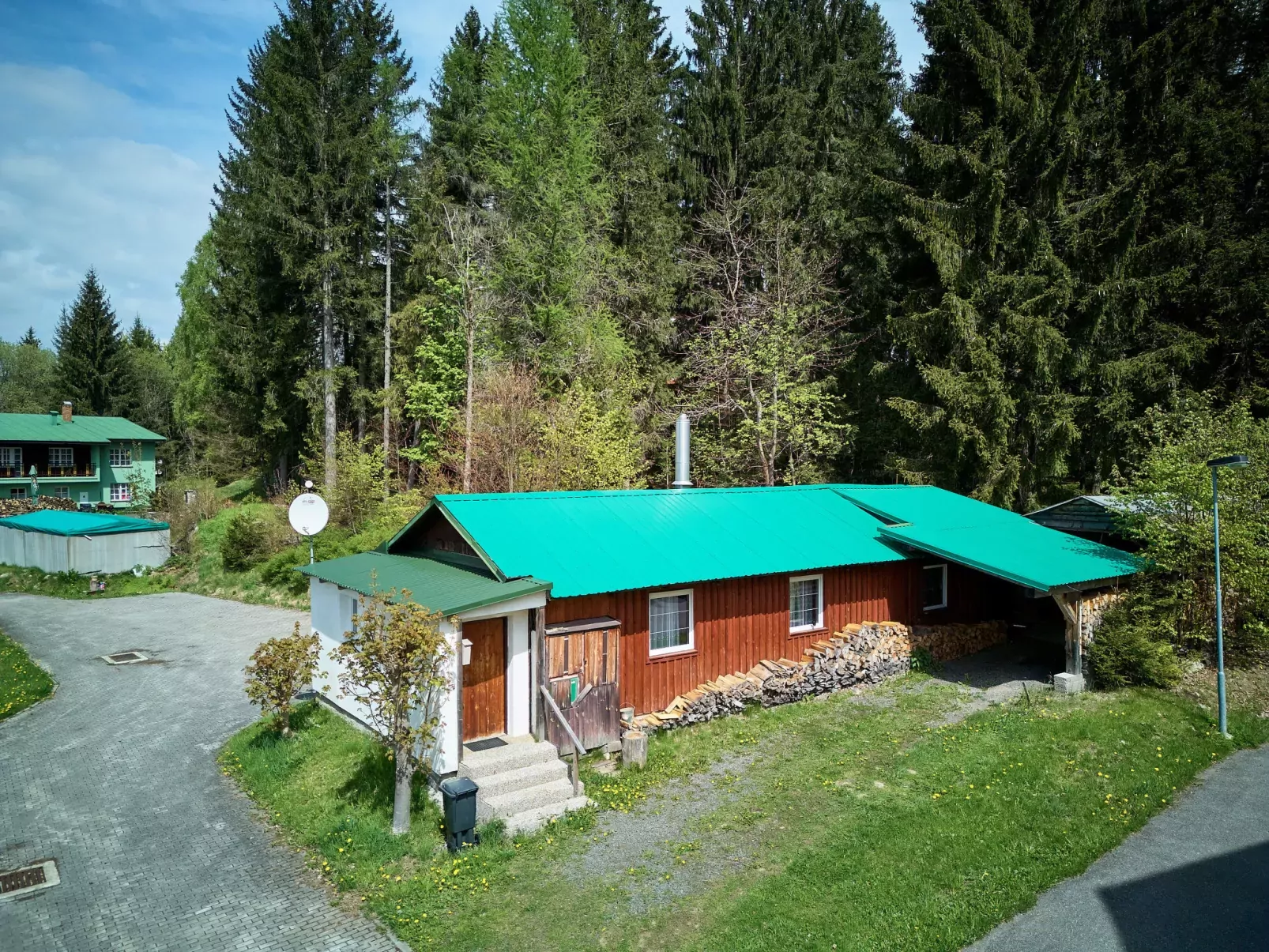 Chaloupka U lesa-Buiten