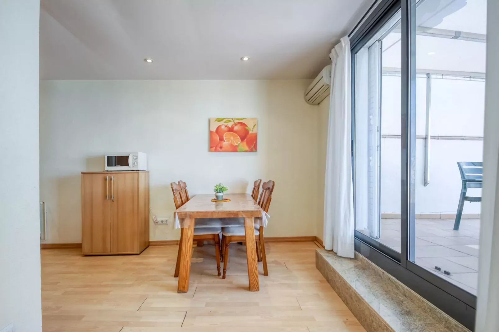 P.C. GREGAL 4 ATICO Roses-Eetkamer