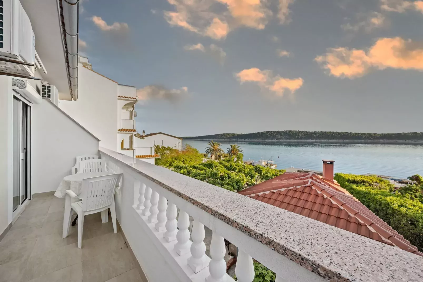 Apartments Jurica - Apt Petra with Sea View