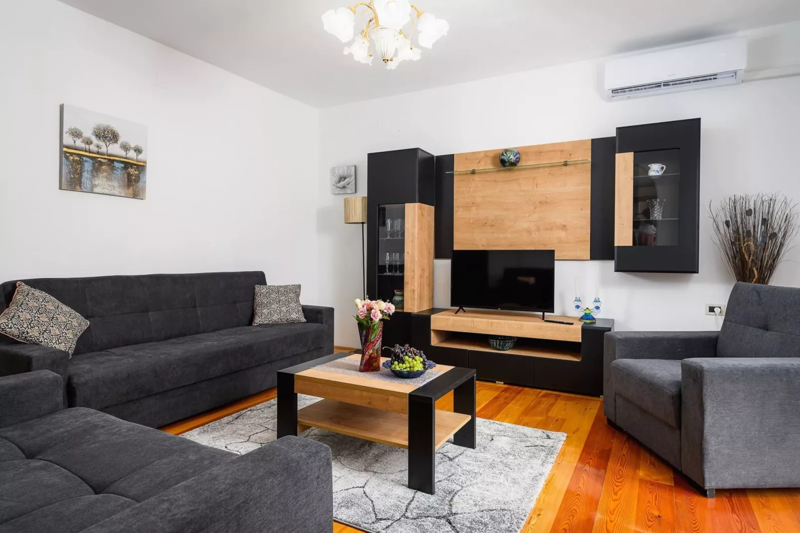 Apartment Lara with Swimming Pool - Paradiz