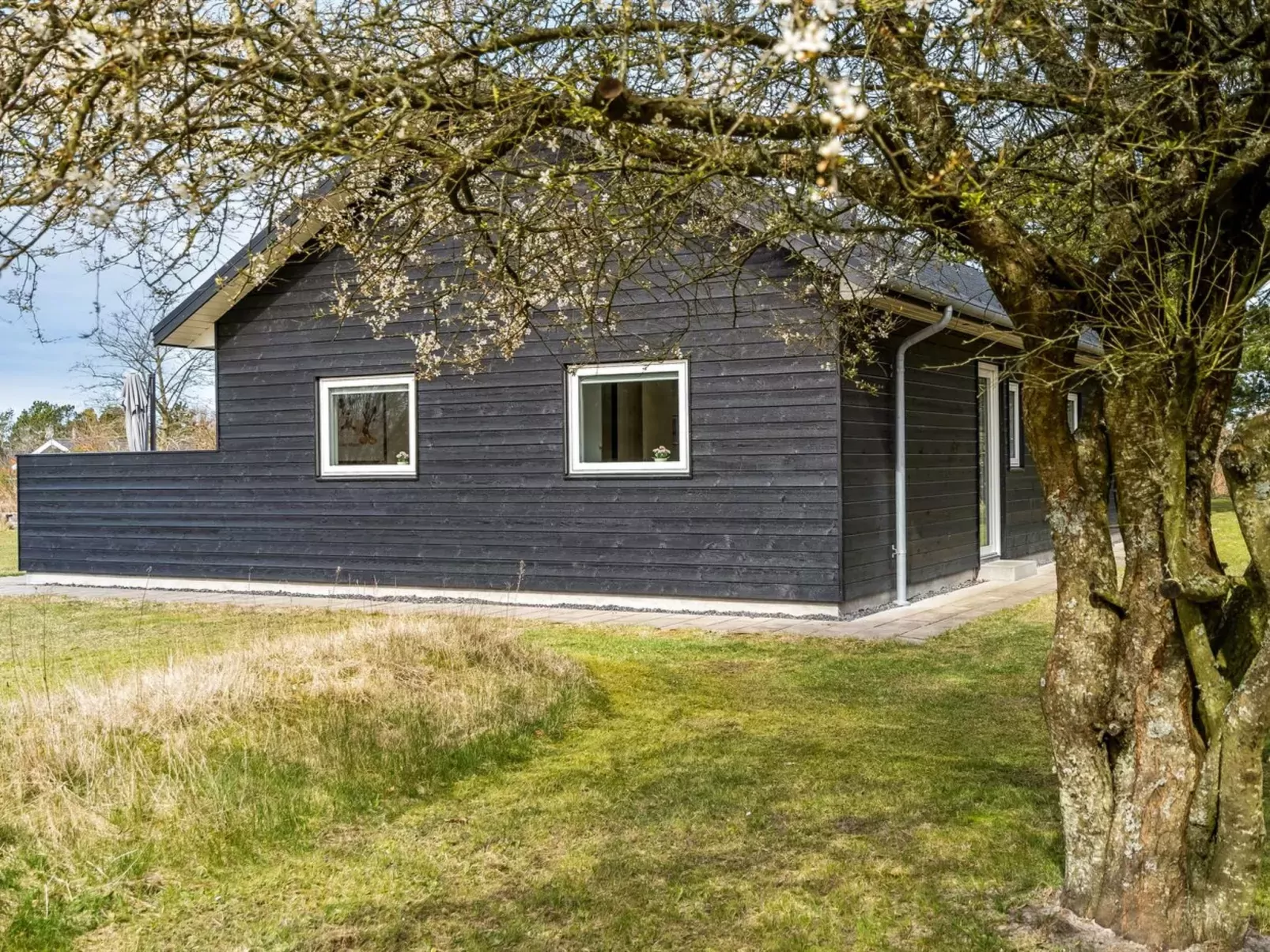 "Sunna" - 1.2km from the sea-Buiten