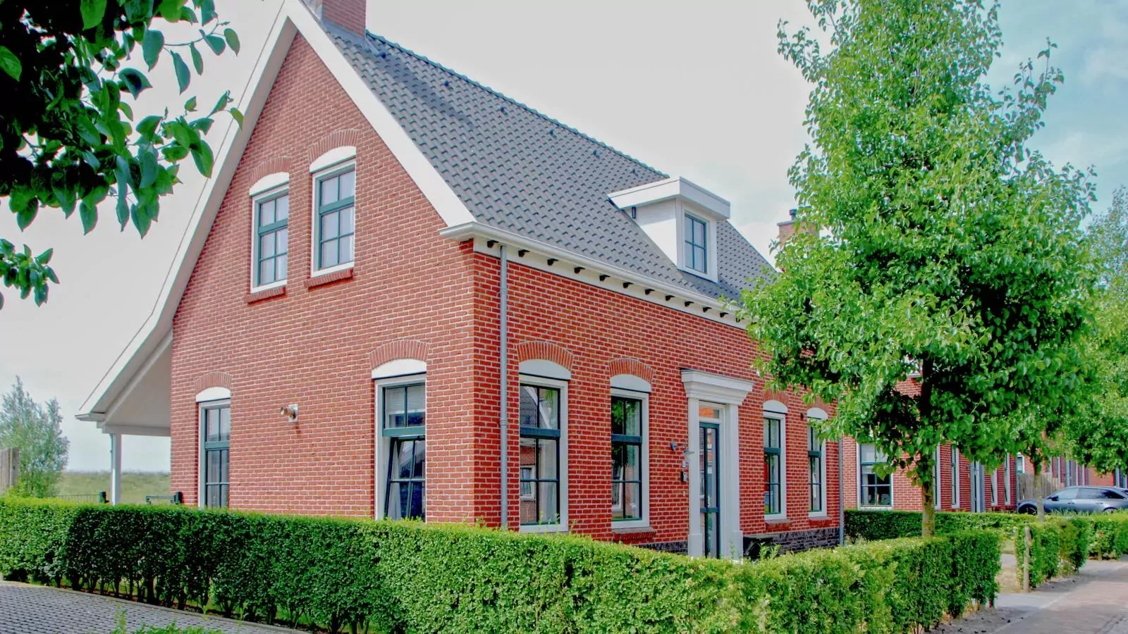 Huis nummer 37-Buitenkant zomer