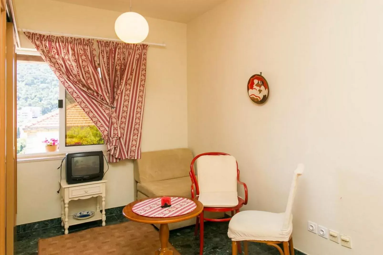 Apartments Elelu - Two-Bedroom Apartment with Terrace