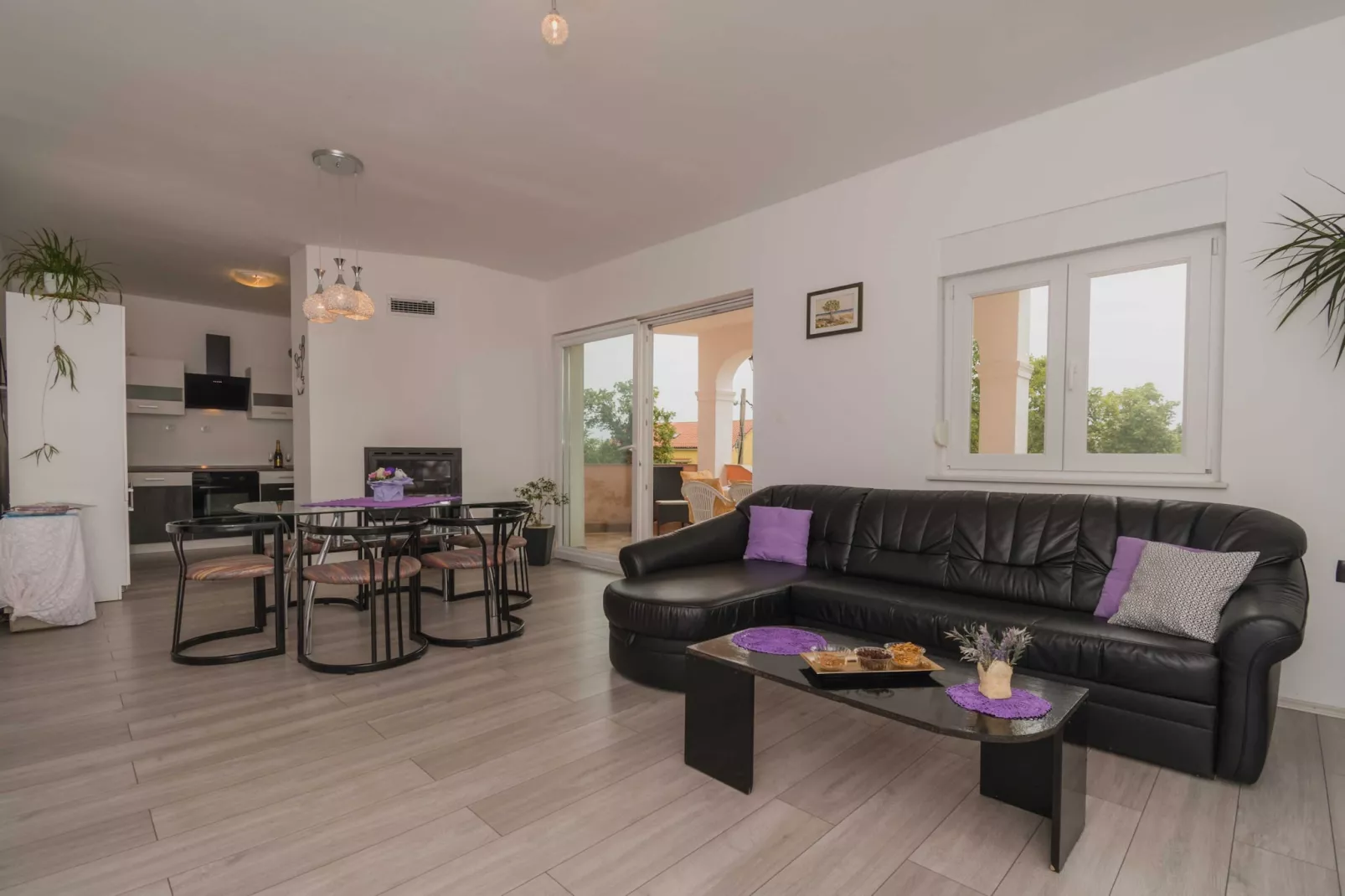 Apartment Lavanda - Four Bedroom Apartment with Hot tub and Terrace