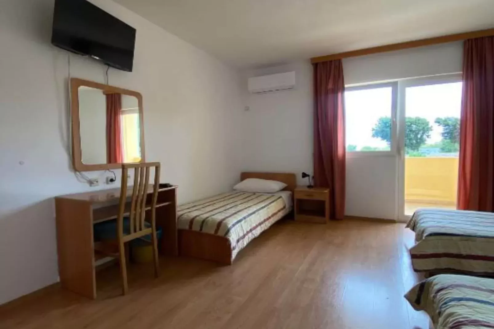 Pansion Tony Pag - Quadruple Room with Balcony 110