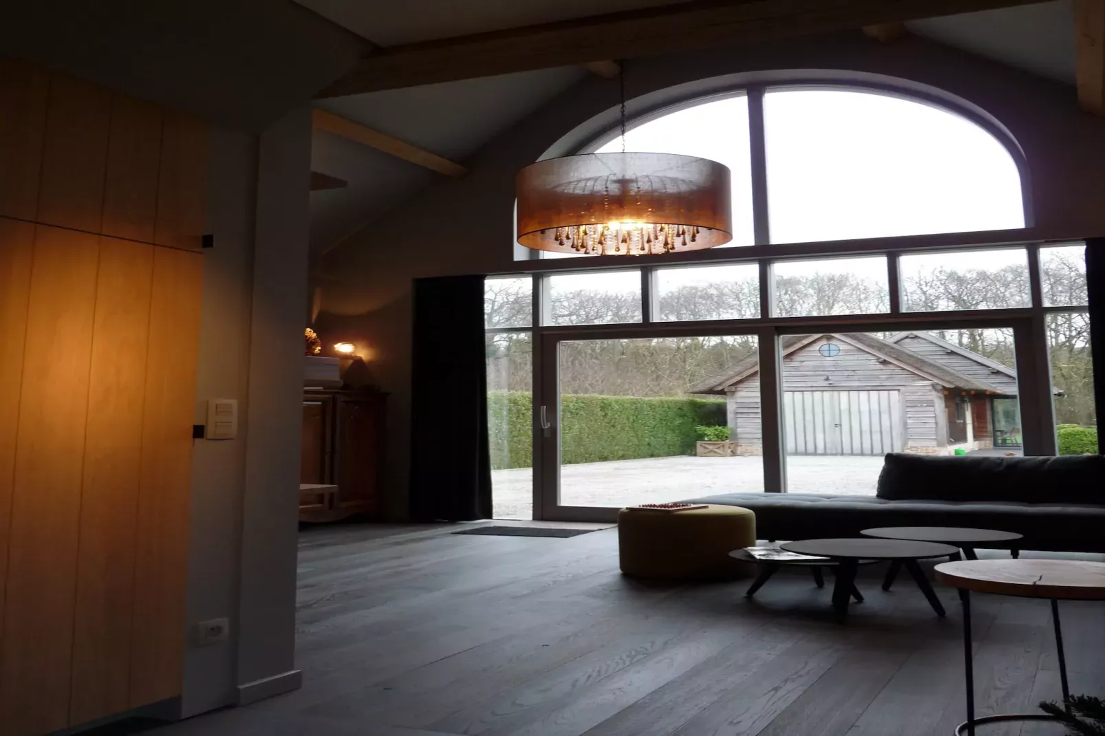 Prachtig ingericht vakantiehuis in Aalter met een grote tuin in een bosrijke omgeving-Woonkamer