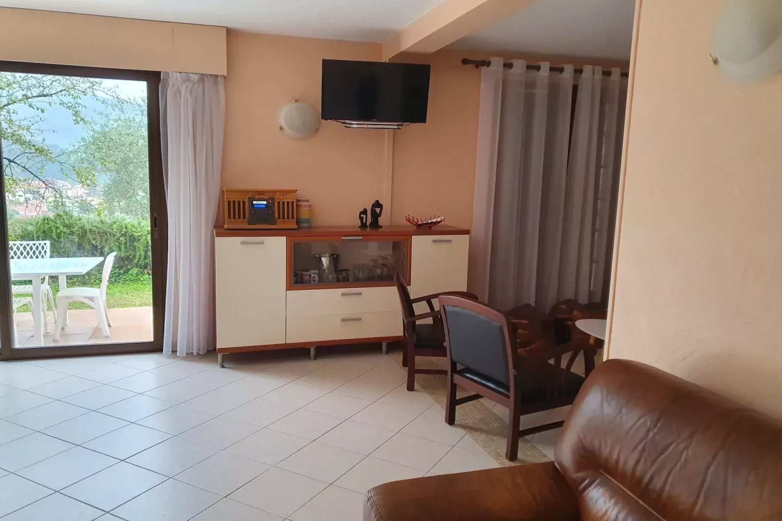 Home View & Pool-Woonkamer