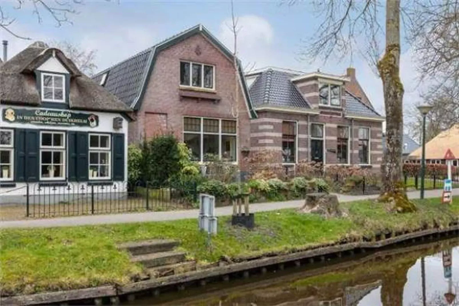 Logies Paal 4 Giethoorn-Buitenkant zomer