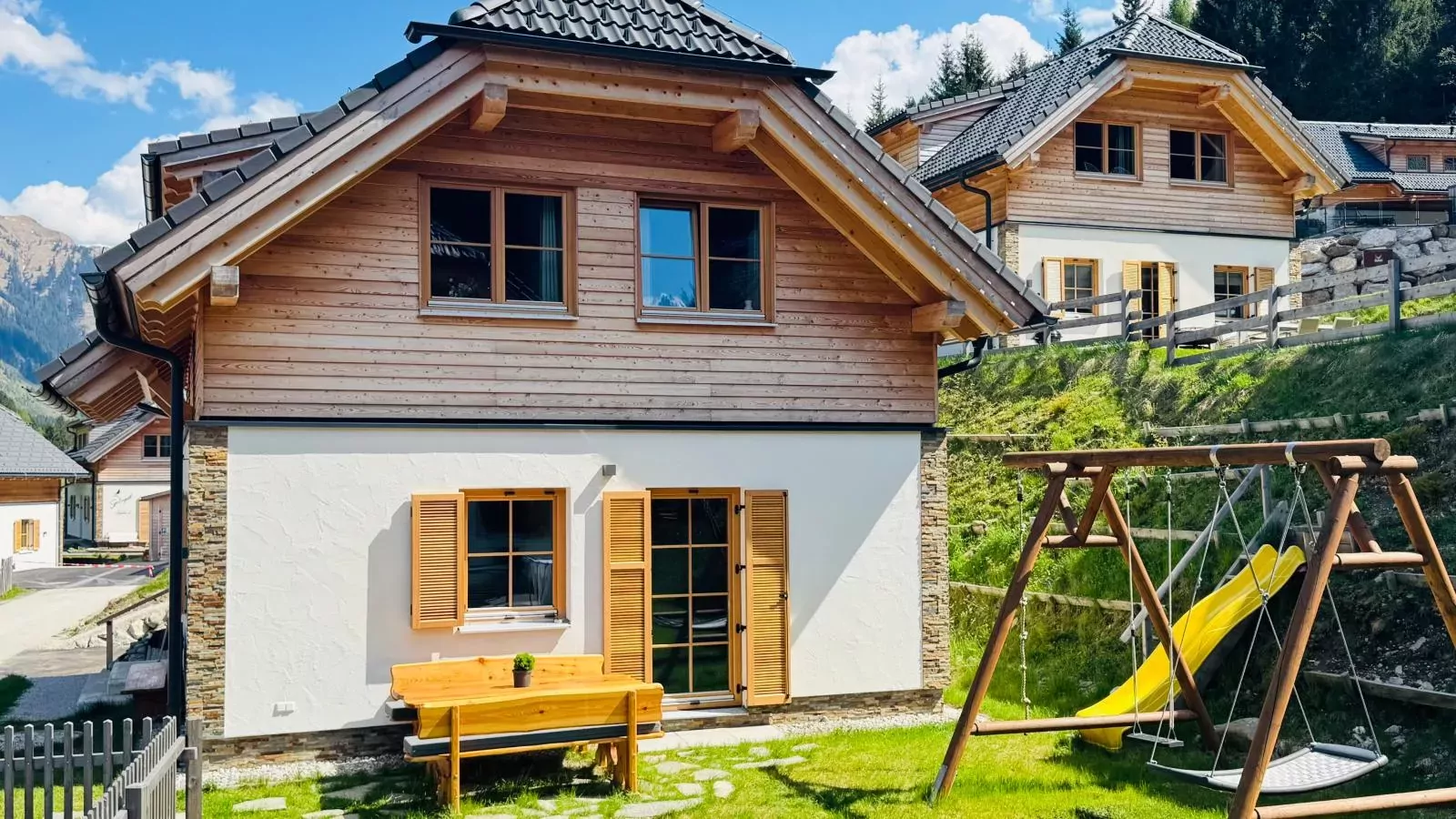 Alpenjoy Lodge-Buitenkant zomer