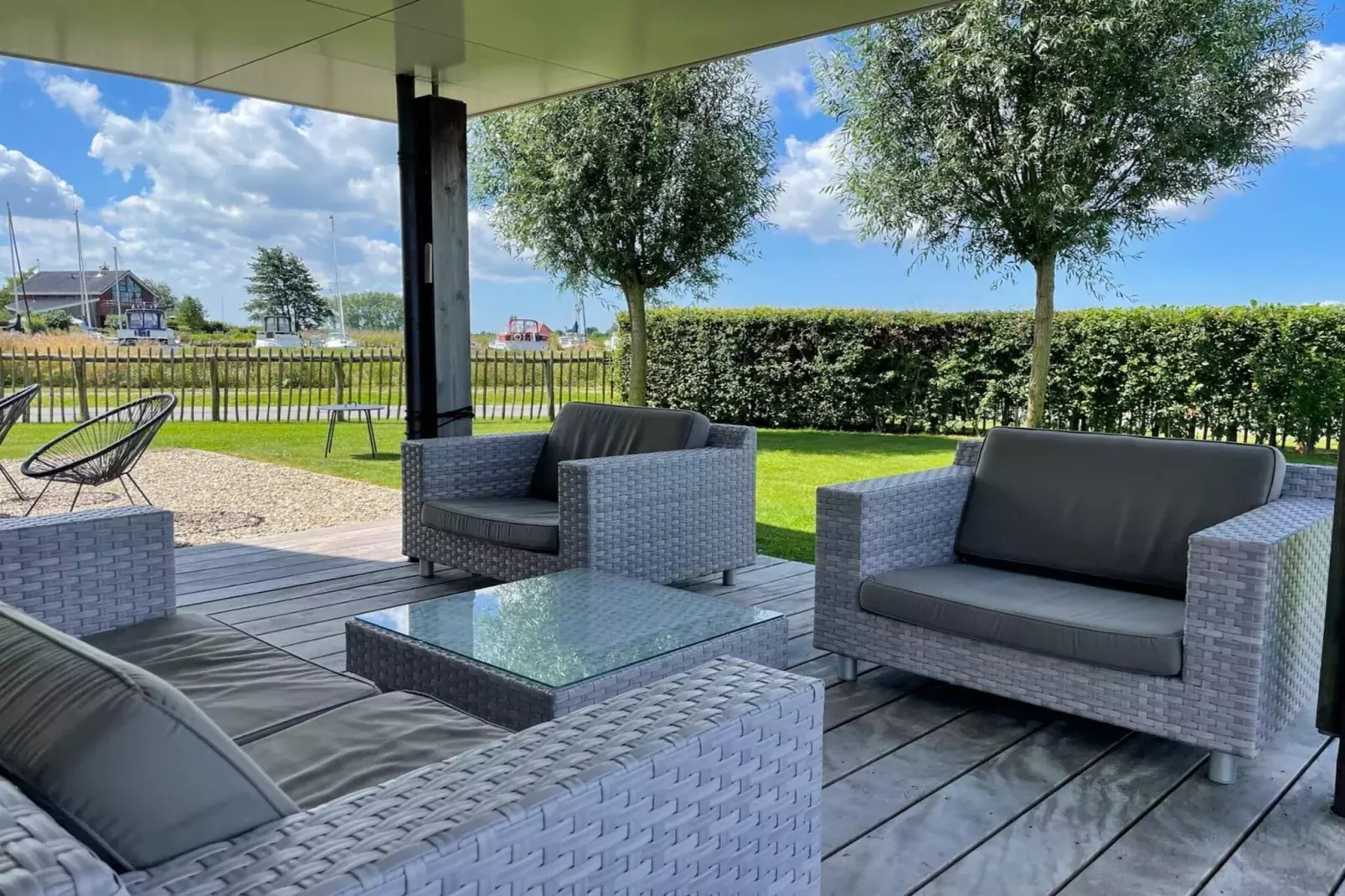 Friese Meren Villa's 21-Terrasbalkon