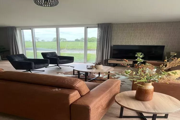 Friese Villa 6 in Leons-Woonkamer