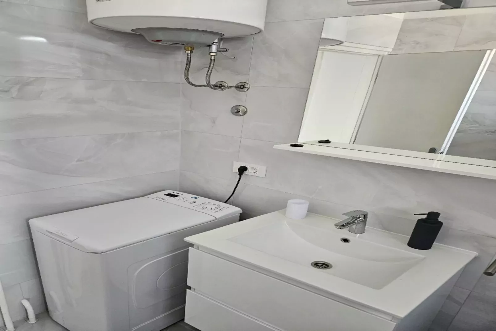 Apartments Amalia - Two Bedroom Apartment with Roofed Terrace (Amalia 2)-Badkamer