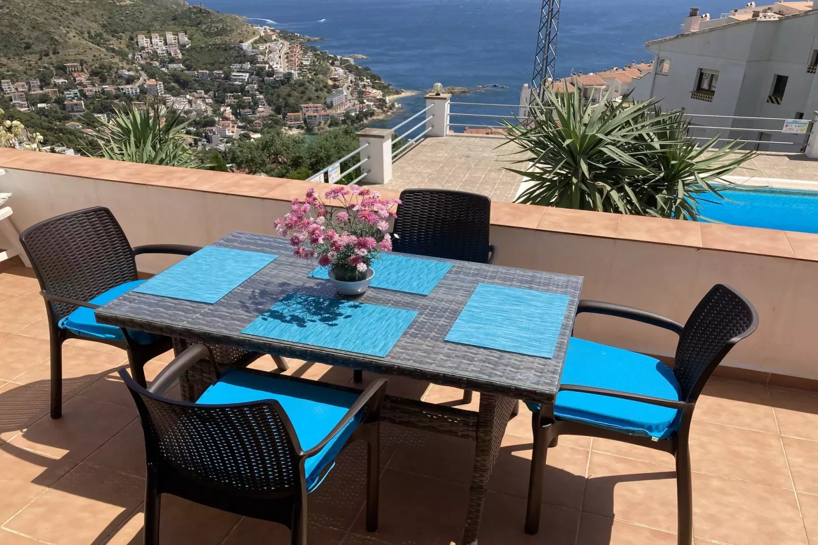 DULCE VIDA 2 B1 Roses-Terrasbalkon