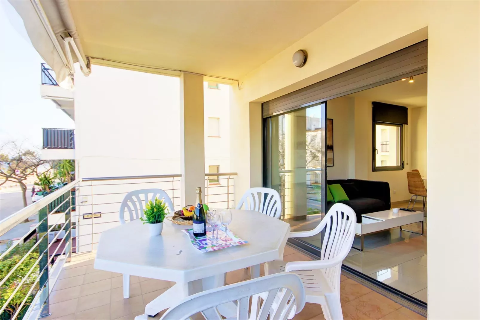 MILENI 3 1 1 4 Roses-Terrasbalkon