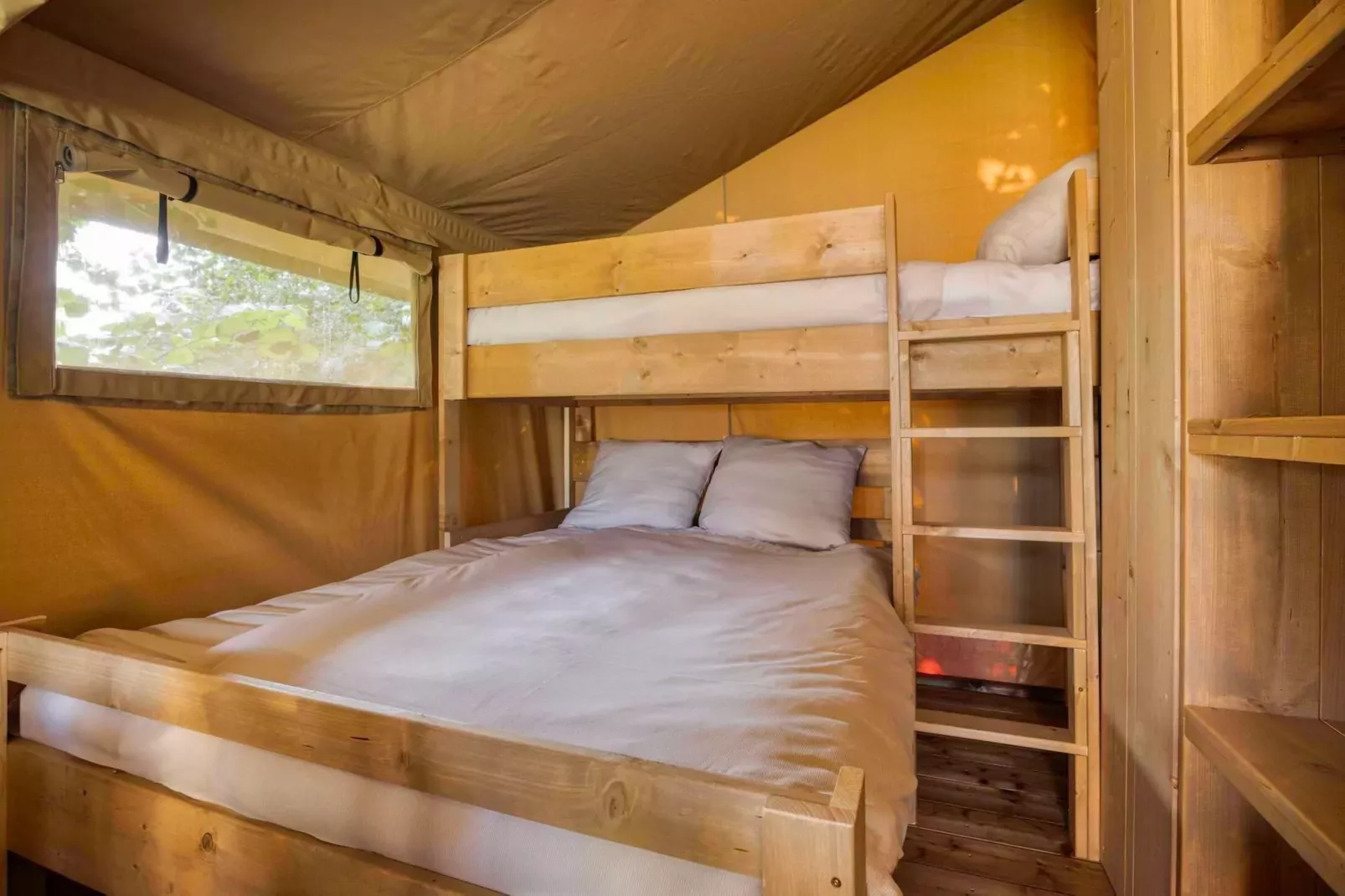 Comet 27 Lodges