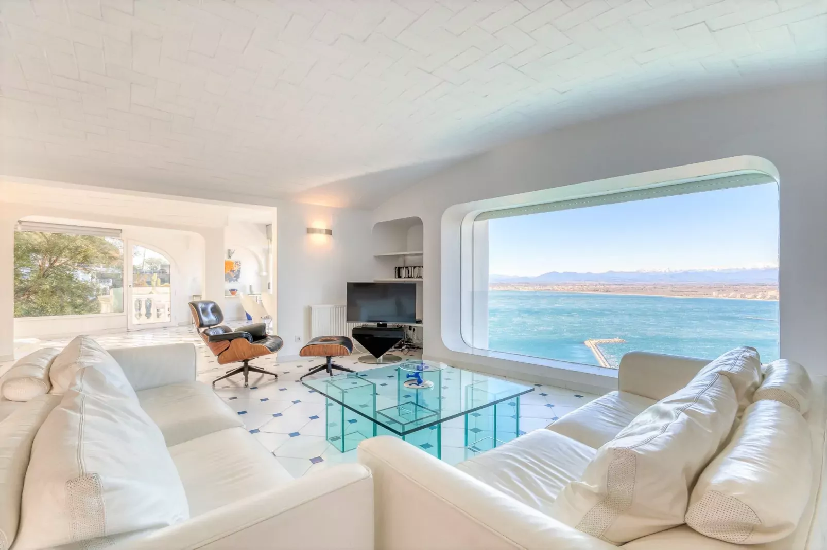 VILLA LOU