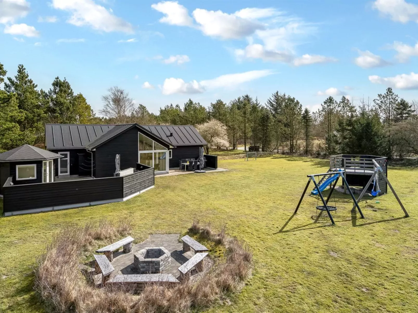 "Sunna" - 1.2km from the sea-Buiten