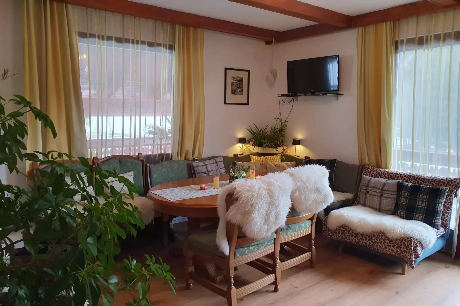 Haus Ella-Eetkamer