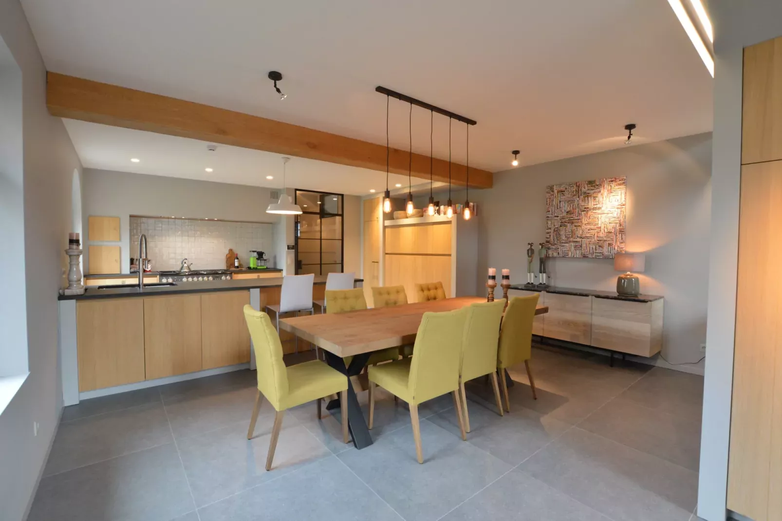 Prachtig ingericht vakantiehuis in Aalter met een grote tuin in een bosrijke omgeving-Eetkamer