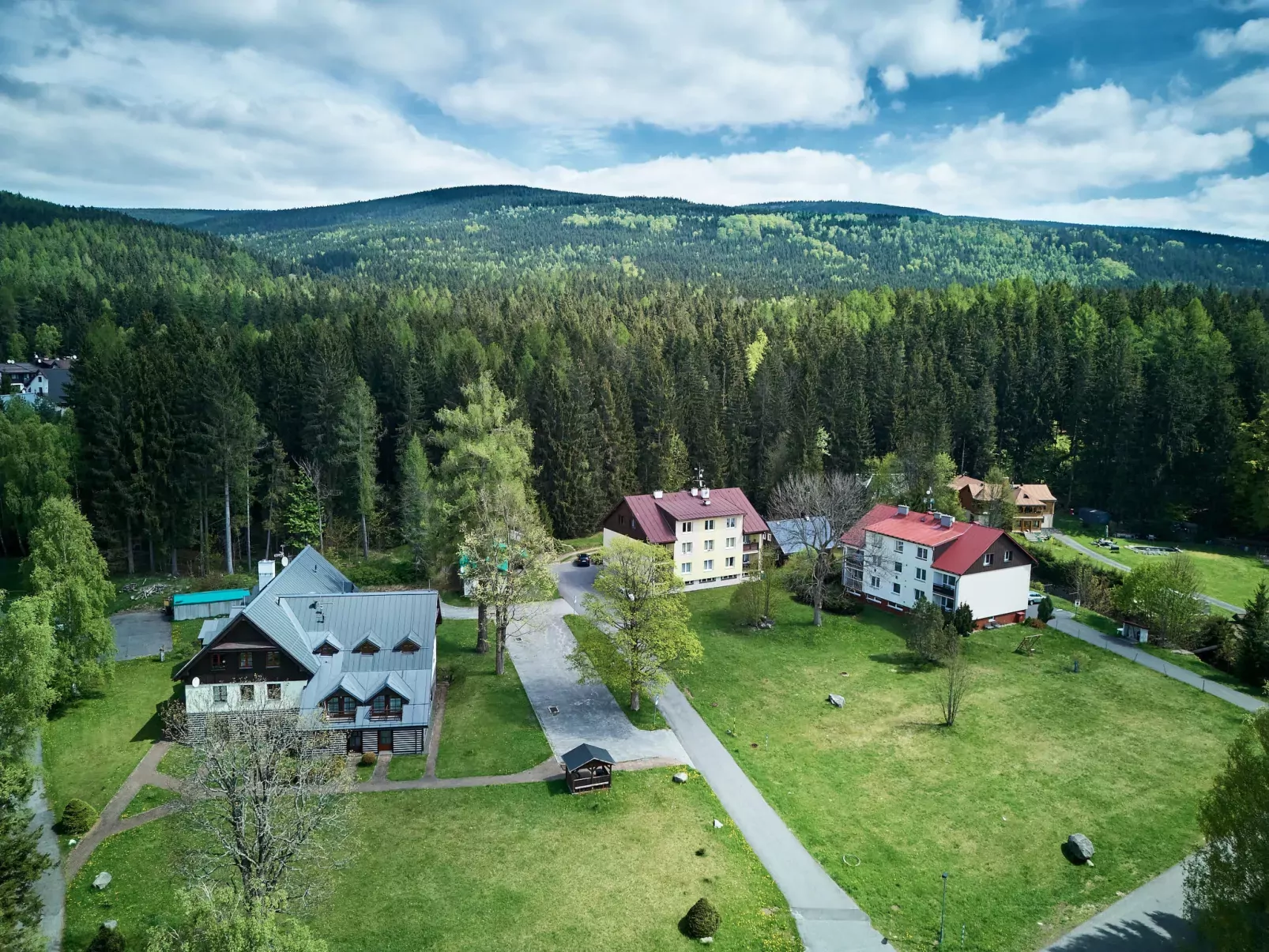 Chaloupka U lesa-Buiten