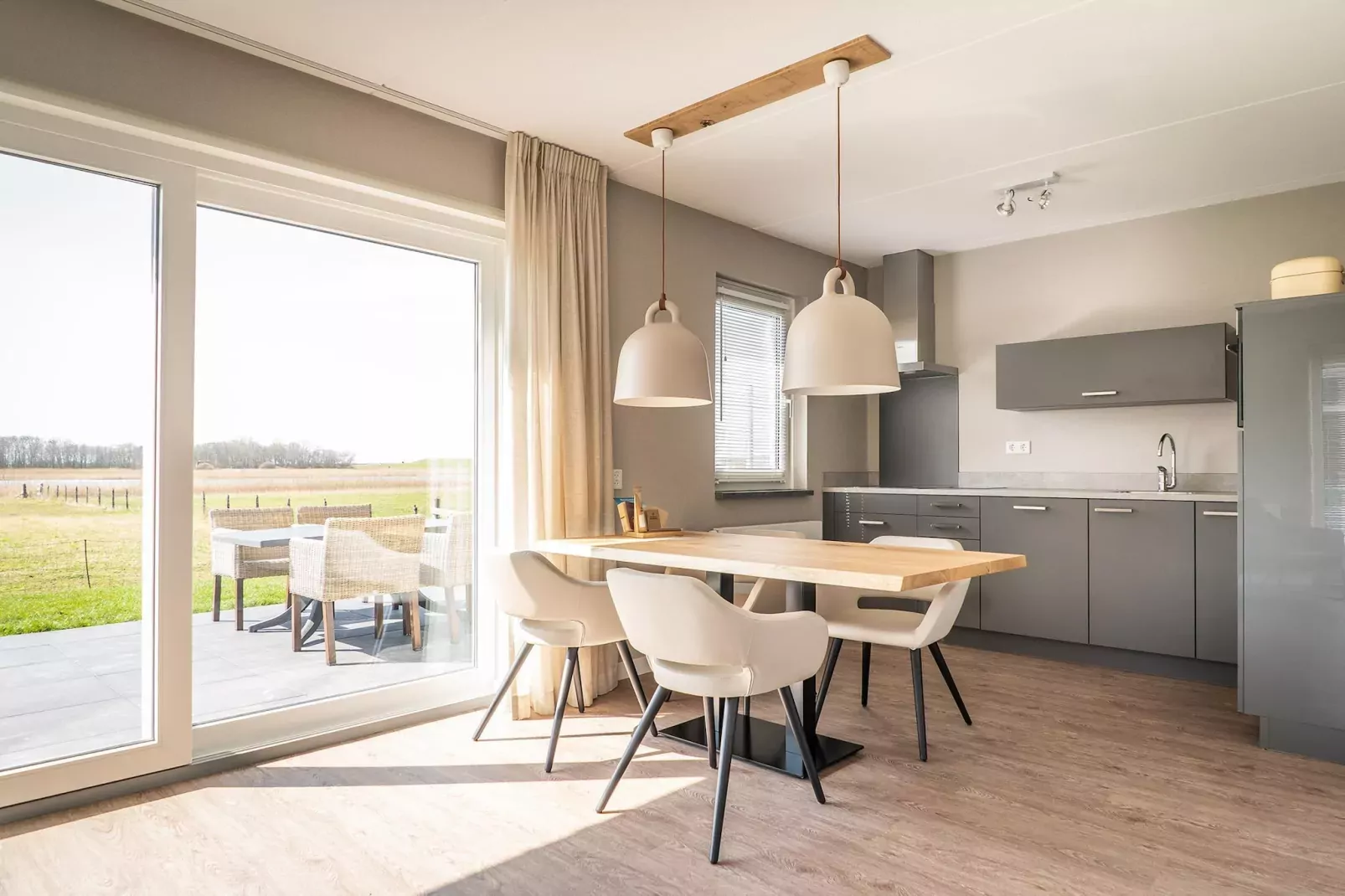 Bungalow Roggesloot A-8a-Eetkamer