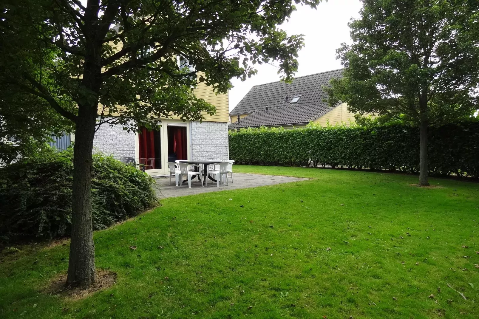Villapark De Oesterbaai 74-Tuinen zomer