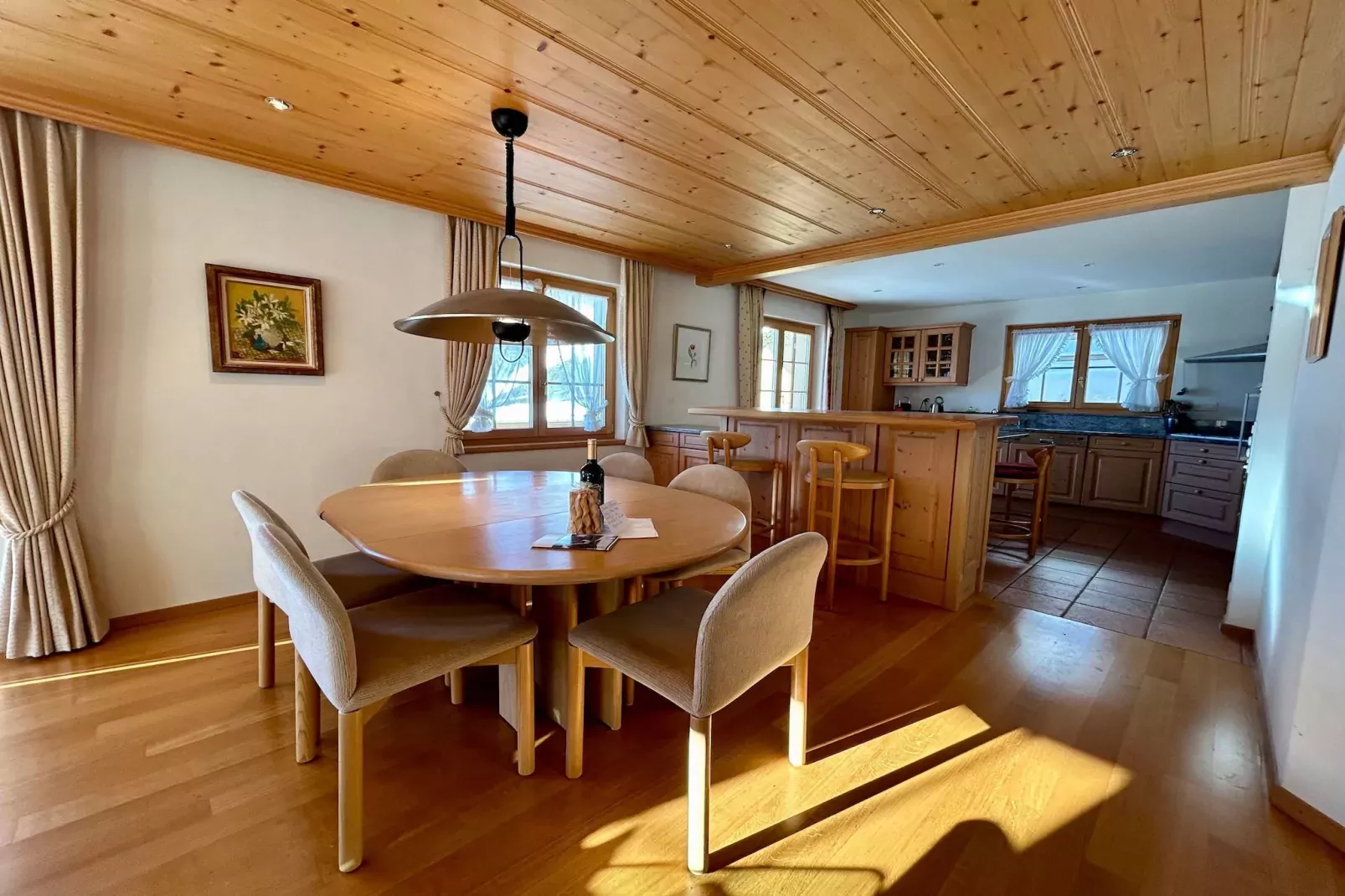 Marvelous Luxurious Furnished Flat with Outstanding Views-Eetkamer