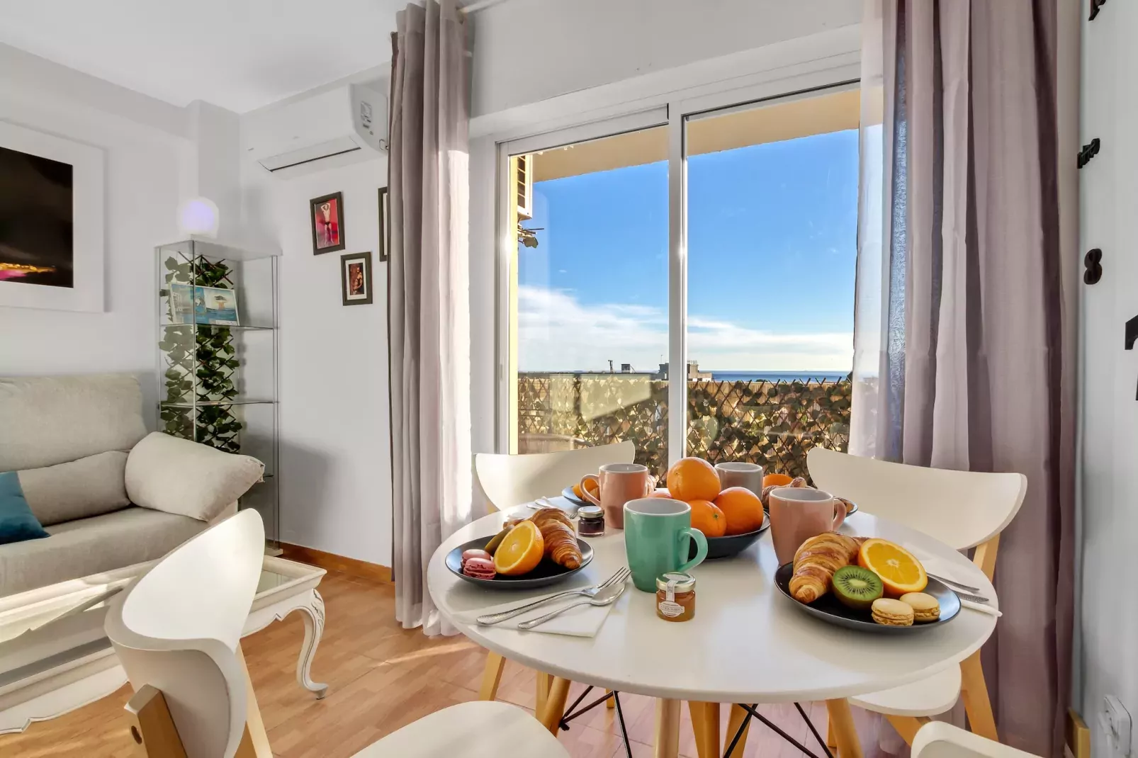 Salome de SteraM FLATS Torremolinos-Eetkamer