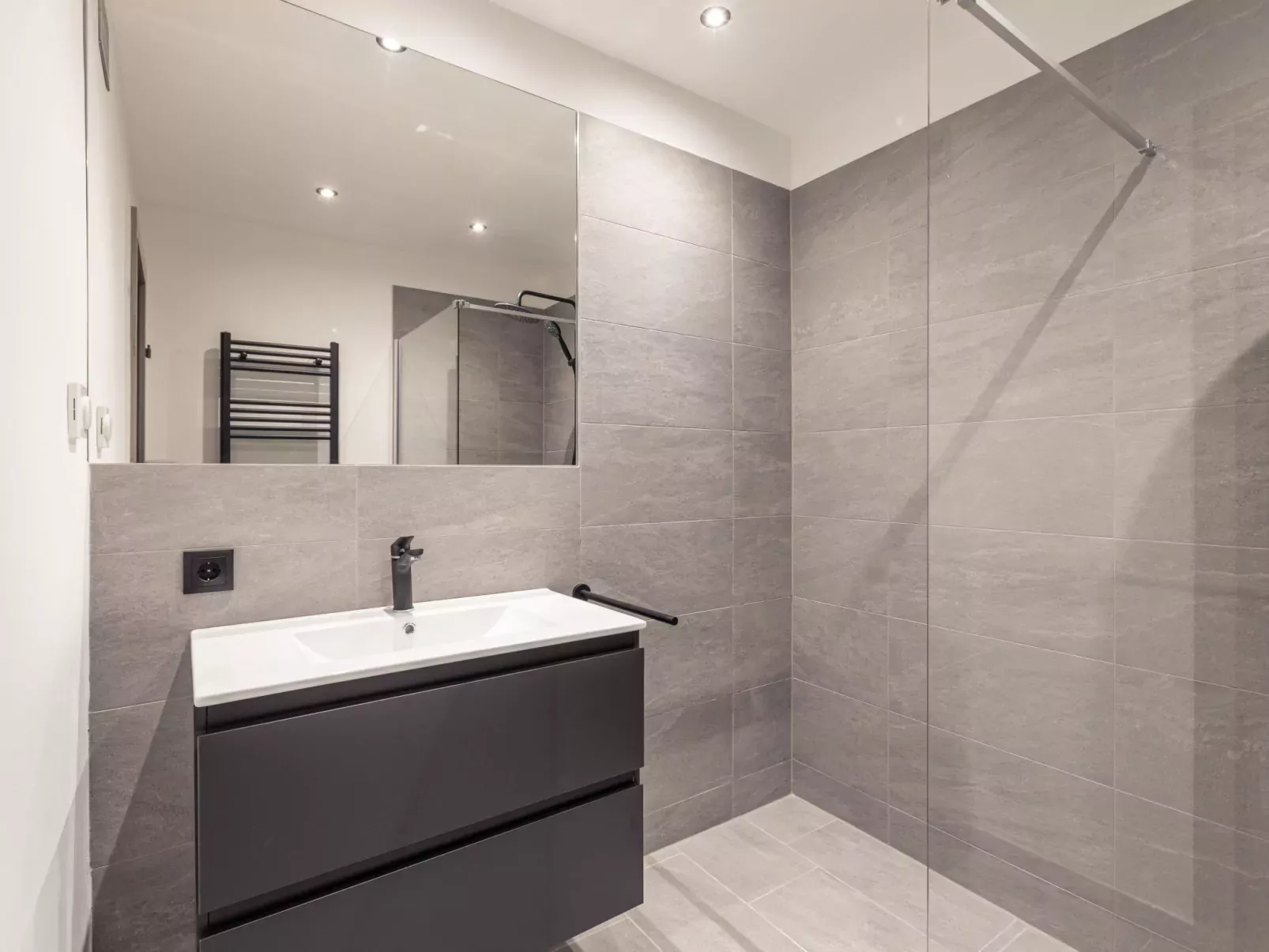 Juniorsuite bis zu 4 P &Wellnessbereich-Binnen