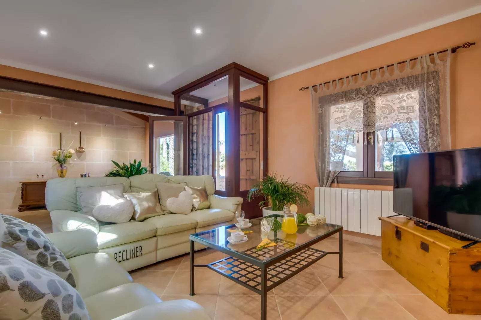 Can Ribas-Woonkamer
