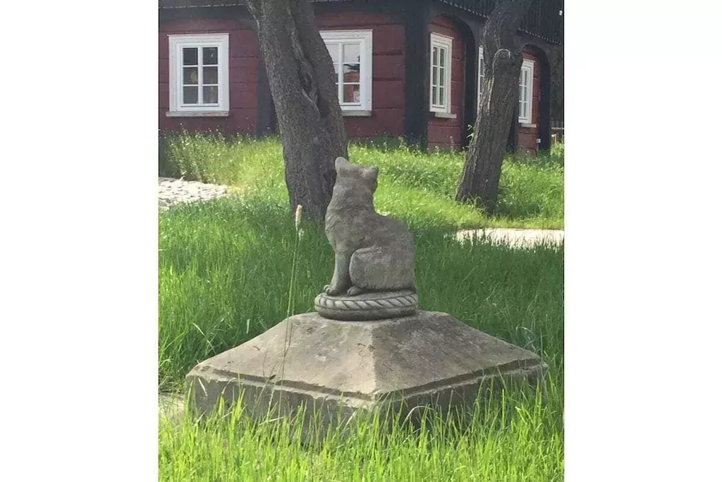 85661