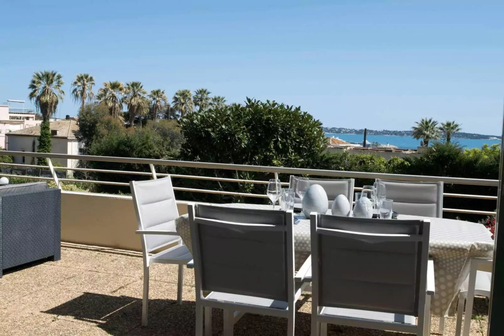 Vue Mer à Golfe-Juan Proche Cannes Plage et Garage-Terrasbalkon