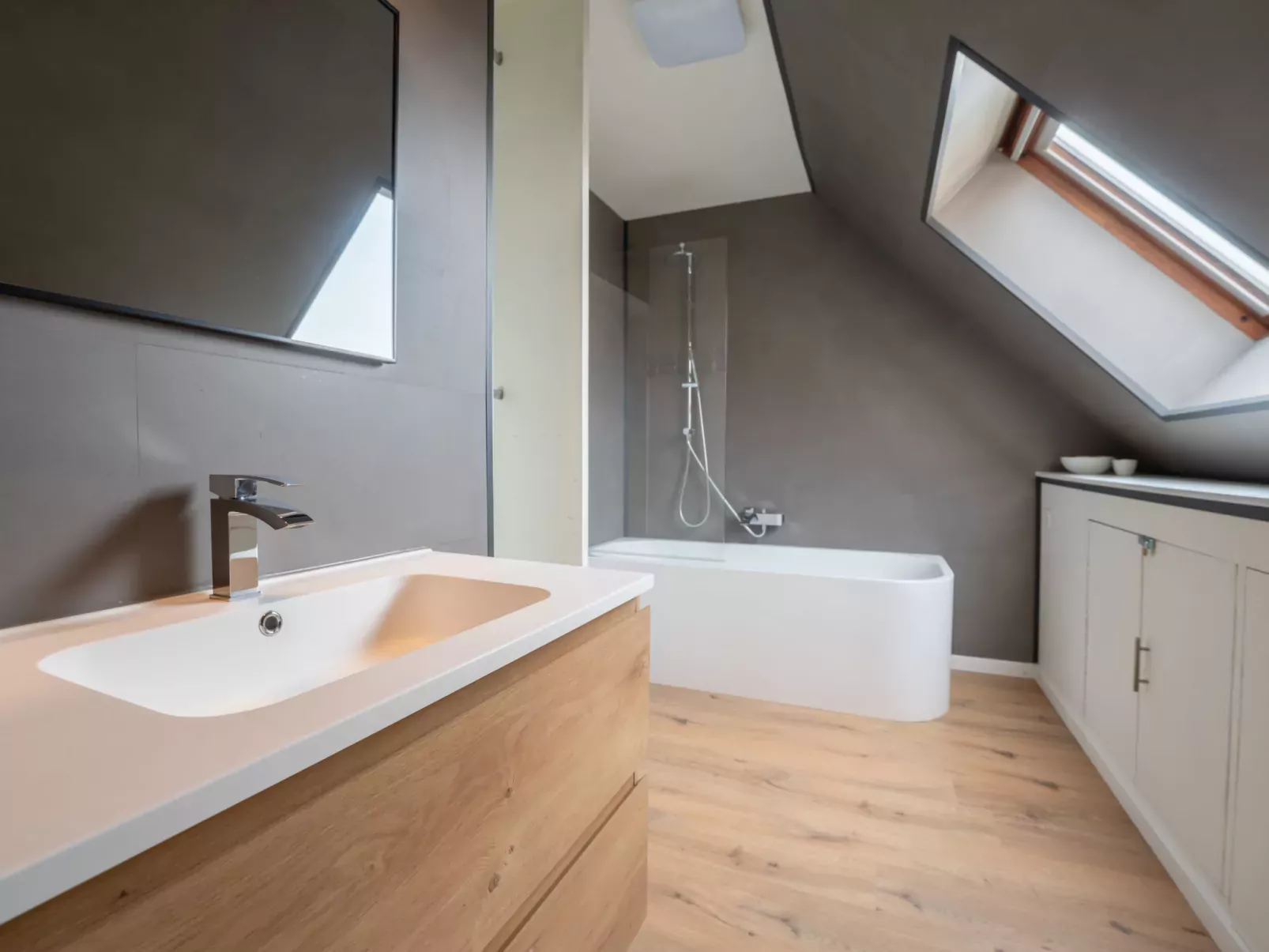 SeaRise with lateral sea view & parking-Binnen