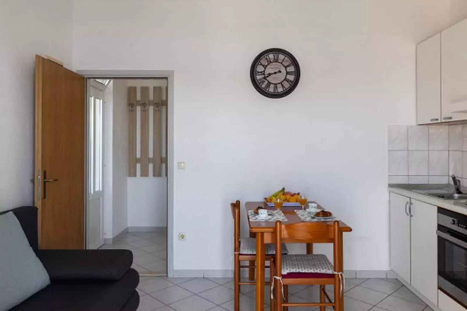 House Rašica - One Bedroom Apartment with Terrace and Sea view (3)-Eetkamer