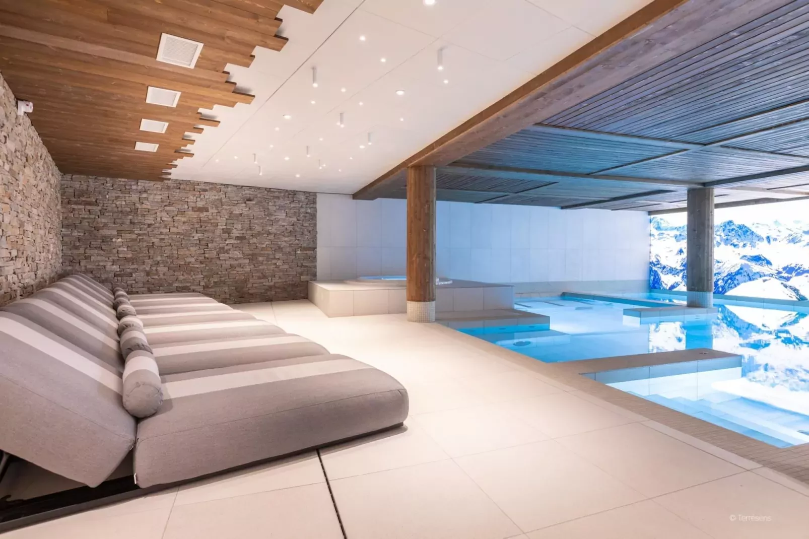 poolofhouse