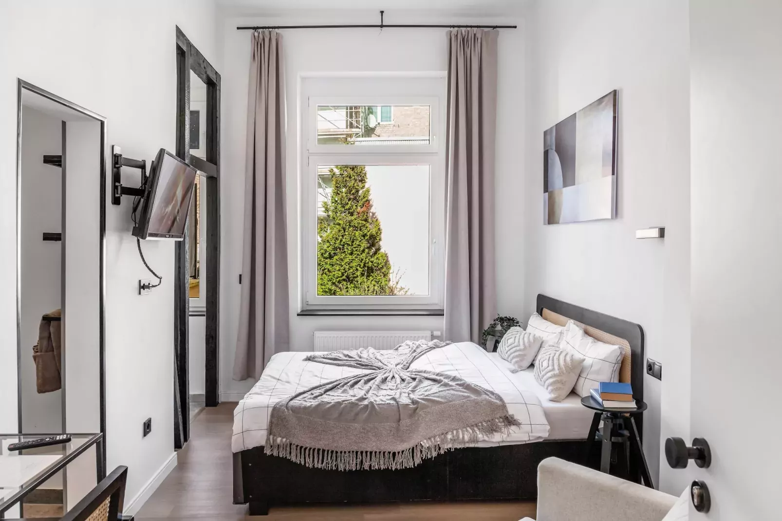 Modern Stay Standard Studio